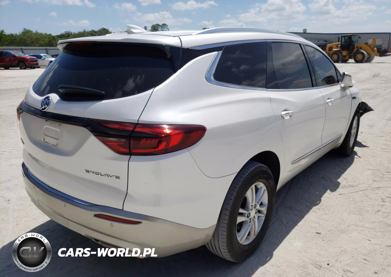 2018 Buick Enclave Essence VIN:5GAERBKW6JJ187654 - 4