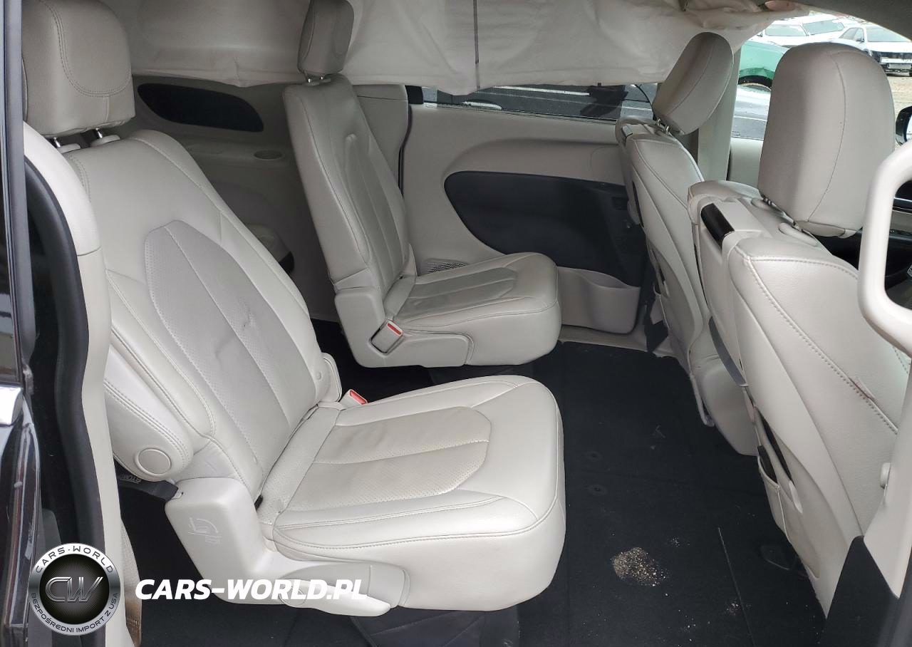 2018 Chrysler Pacifica Touring L Plus VIN:2C4RC1EGXJR350267 - 11