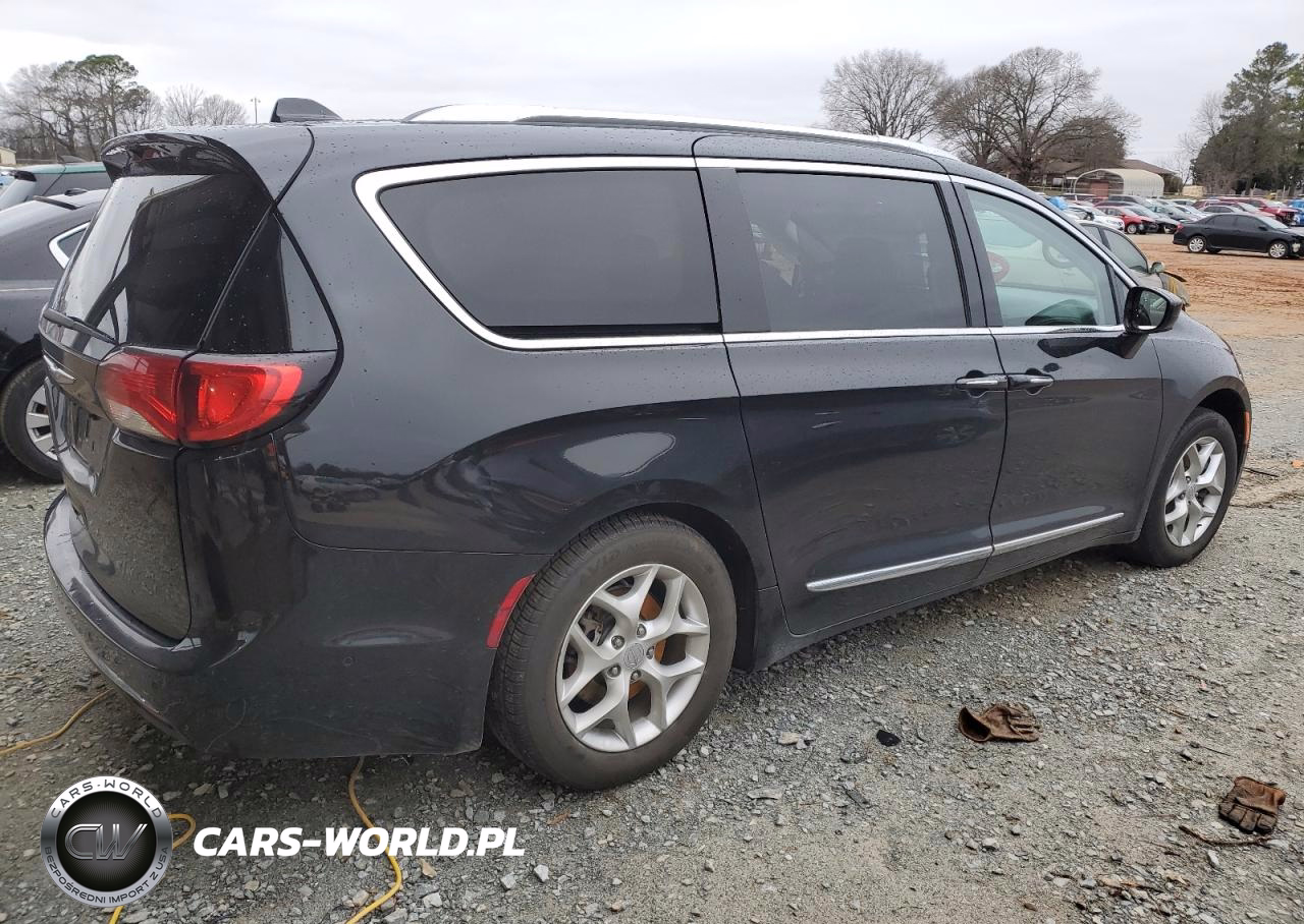 2018 Chrysler Pacifica Touring L Plus VIN:2C4RC1EGXJR350267 - 3