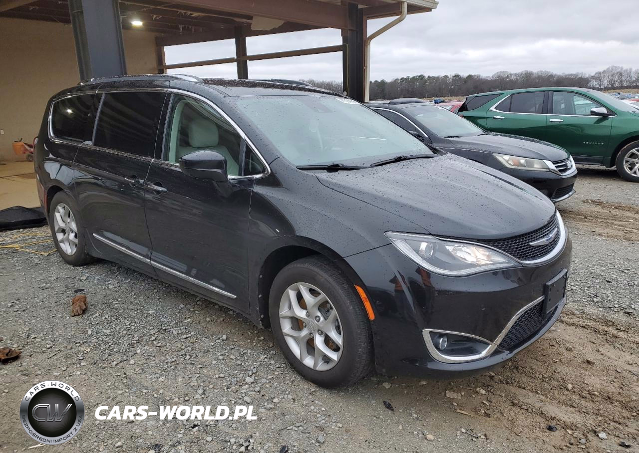 2018 Chrysler Pacifica Touring L Plus VIN:2C4RC1EGXJR350267 - 4