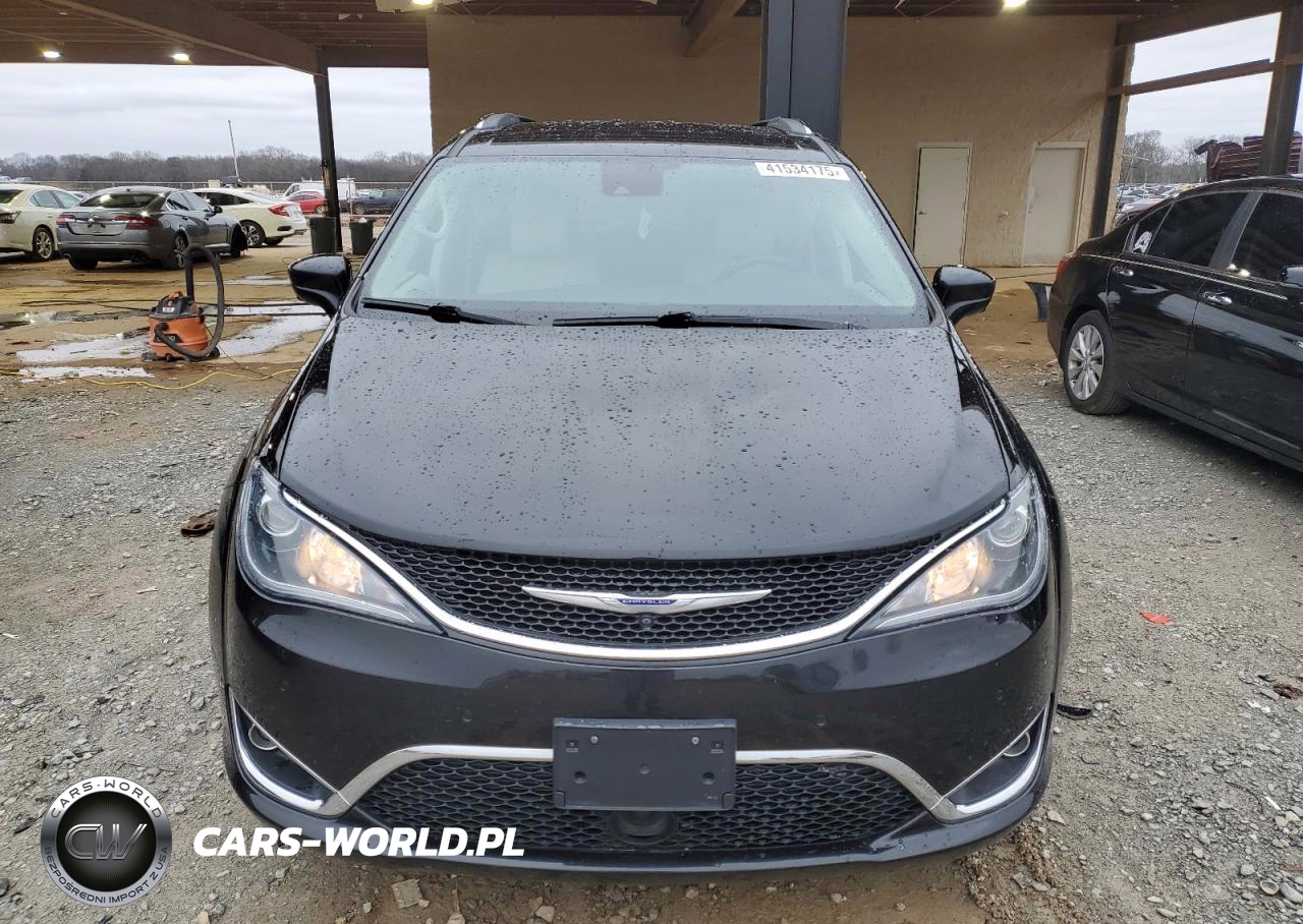 2018 Chrysler Pacifica Touring L Plus VIN:2C4RC1EGXJR350267 - 5