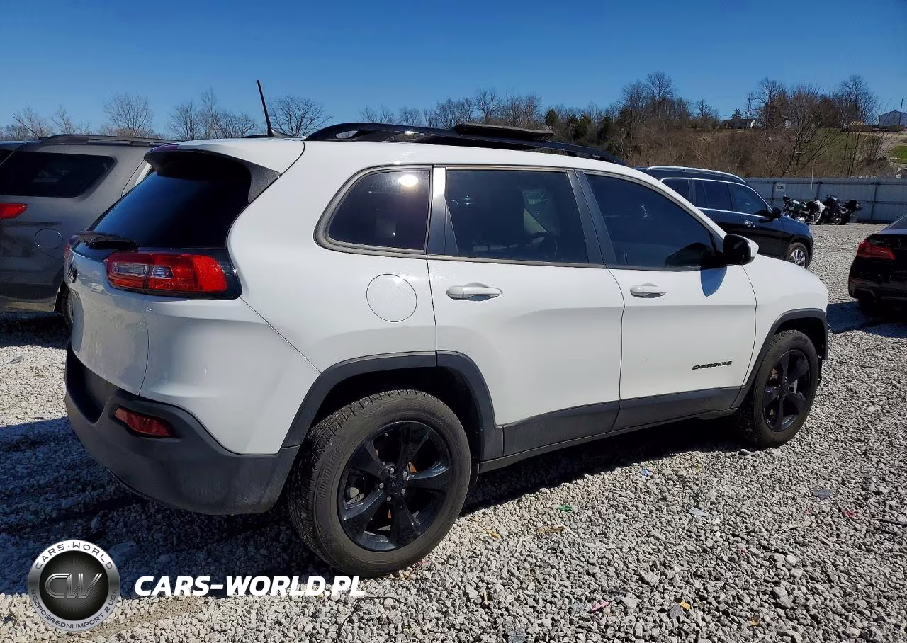 2018 Jeep Cherokee Latitude VIN:1C4PJMCBXJD505795 - 3