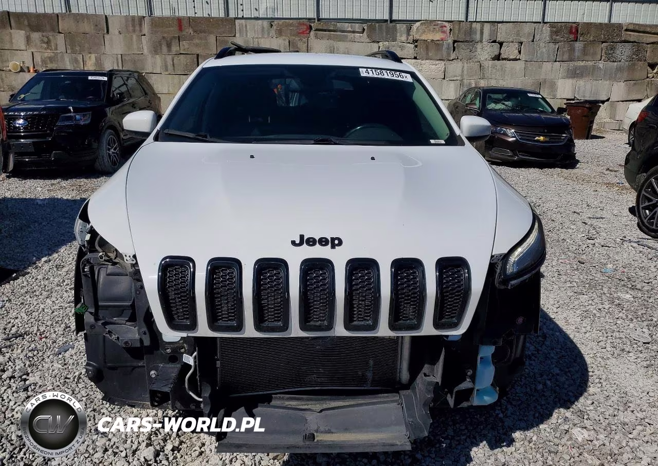 2018 Jeep Cherokee Latitude VIN:1C4PJMCBXJD505795 - 5