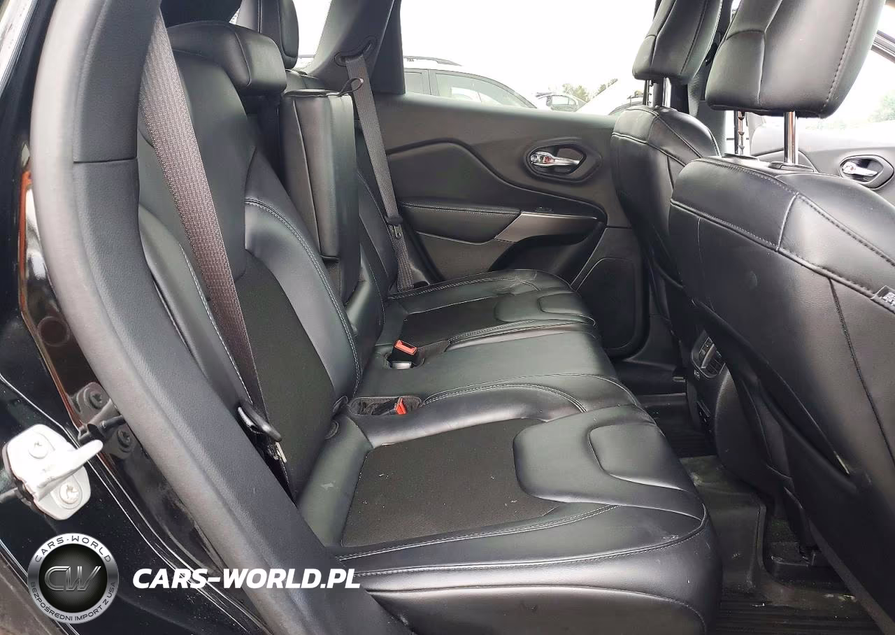 2020 Jeep Cherokee Latitude Plus VIN:1C4PJMLB9LD596920 - 11