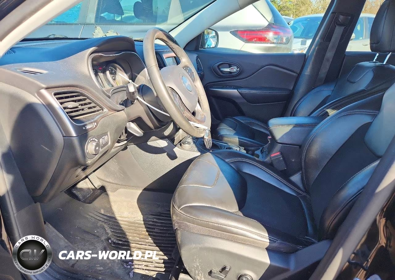 2020 Jeep Cherokee Latitude Plus VIN:1C4PJMLB9LD596920 - 7