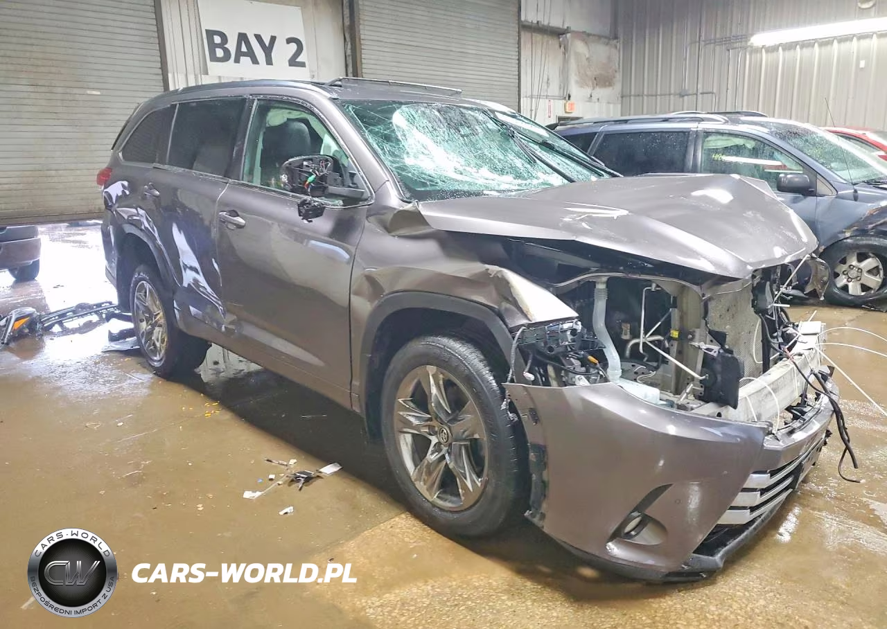 2018 Toyota Highlander Limited Platinum VIN:5TDDZRFH3JS873958 - 4