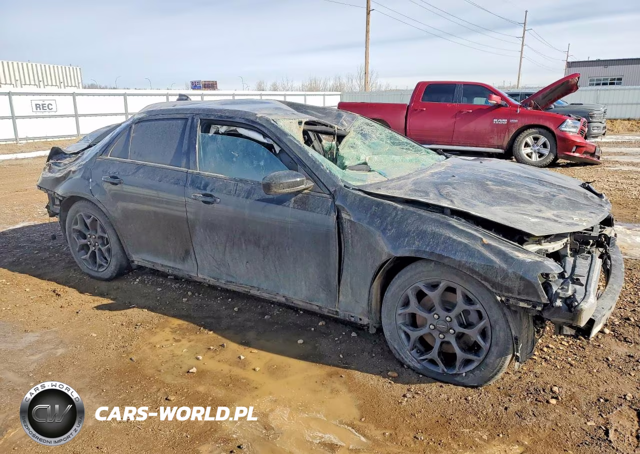 2019 Chrysler 300 S VIN:2C3CCAGG1KH698375 - 4