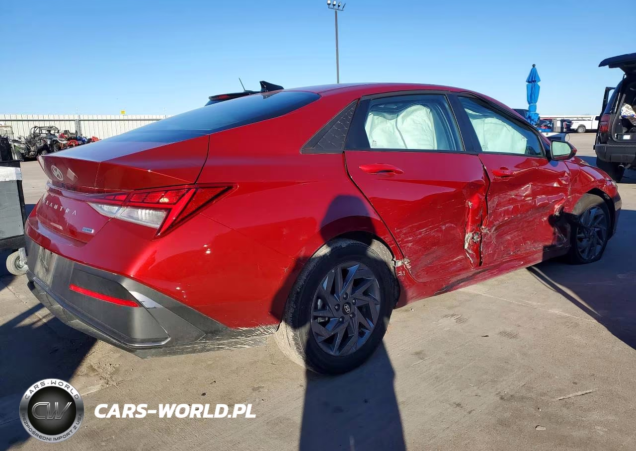 2025 Hyundai Elantra VIN:KMHLM4DJXSU174001 - 3
