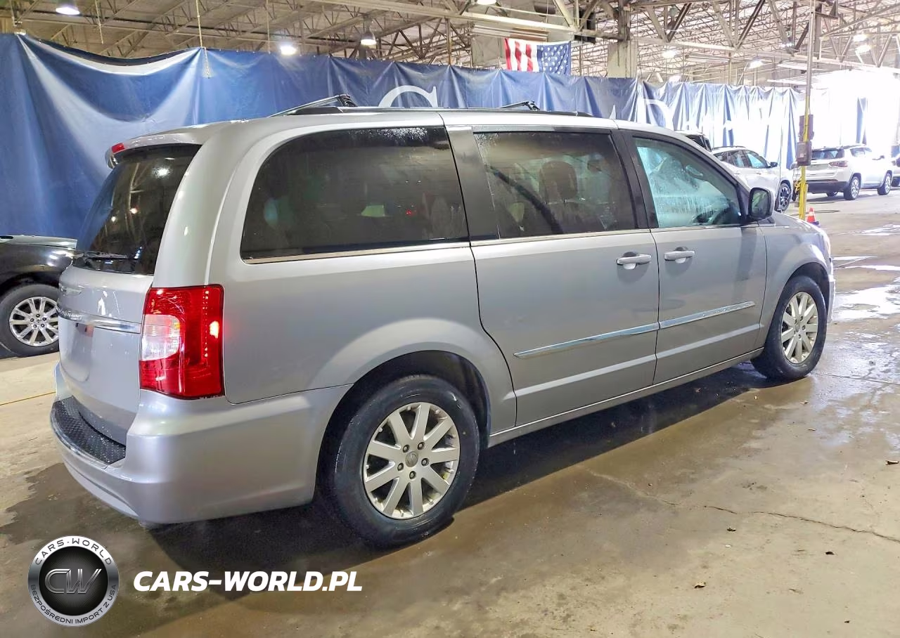 2016 Chrysler Town & Country Touring VIN:2C4RC1BG2GR287033 - 3