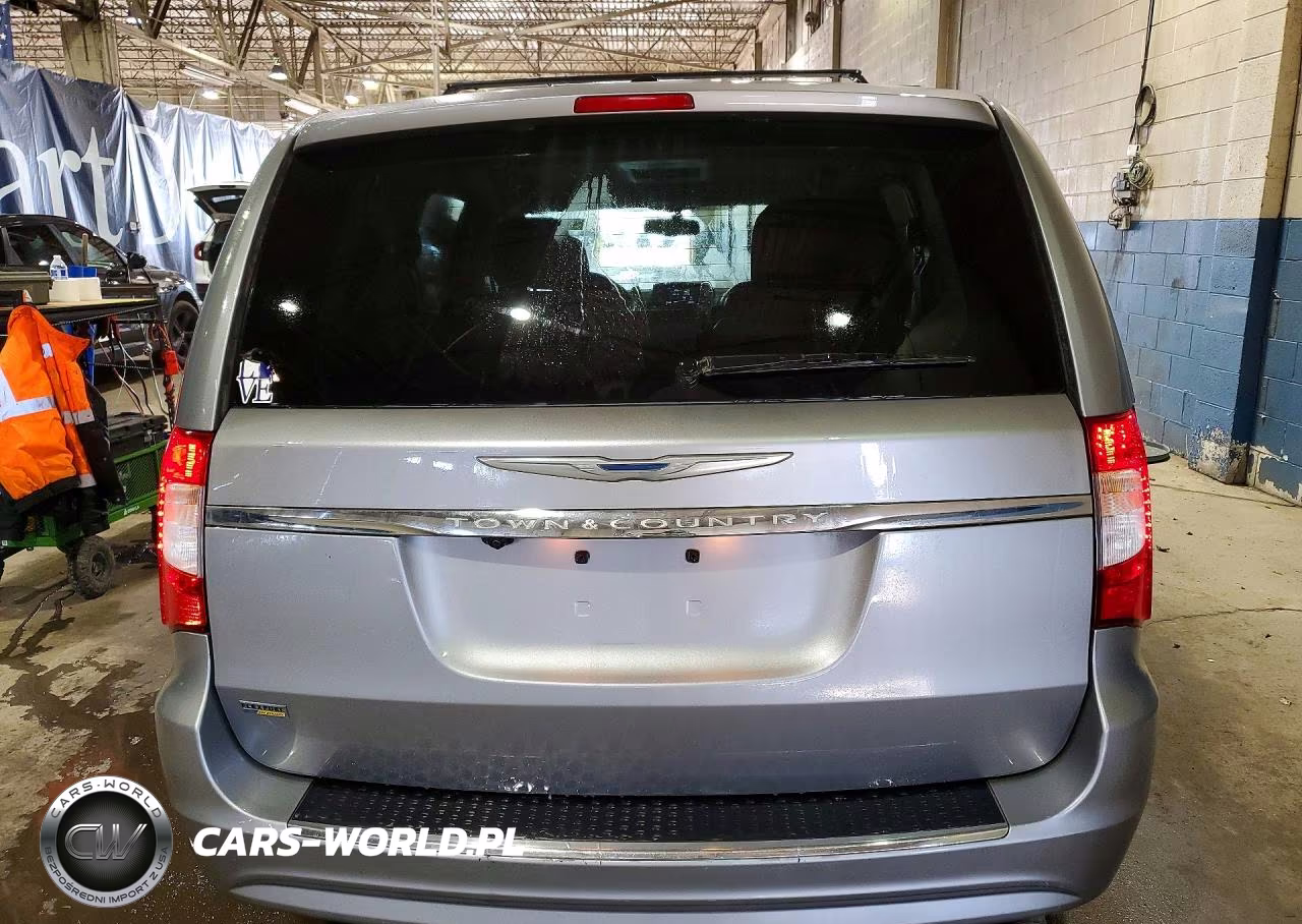2016 Chrysler Town & Country Touring VIN:2C4RC1BG2GR287033 - 6