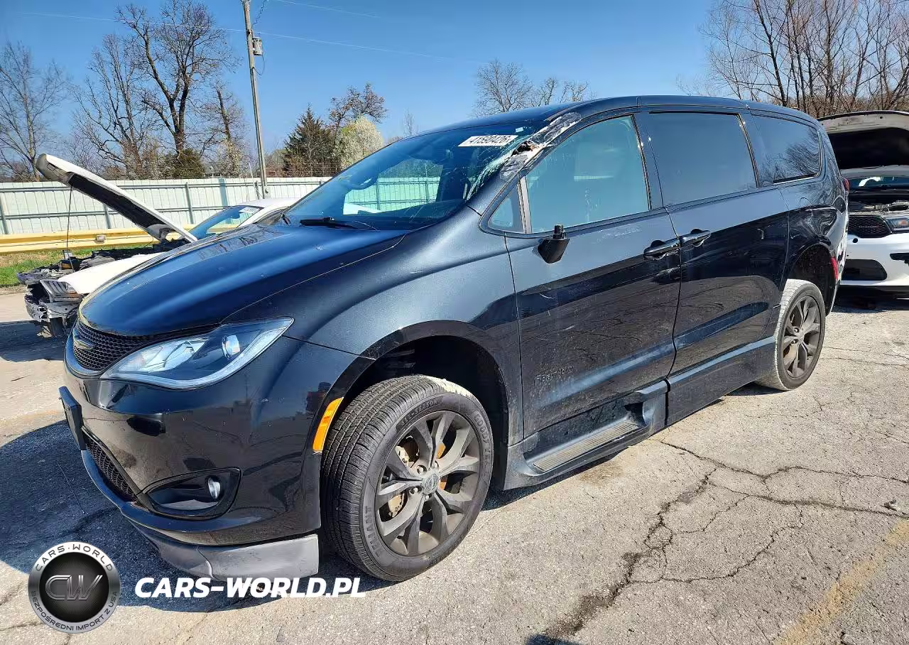2020 Chrysler Pacifica Touring