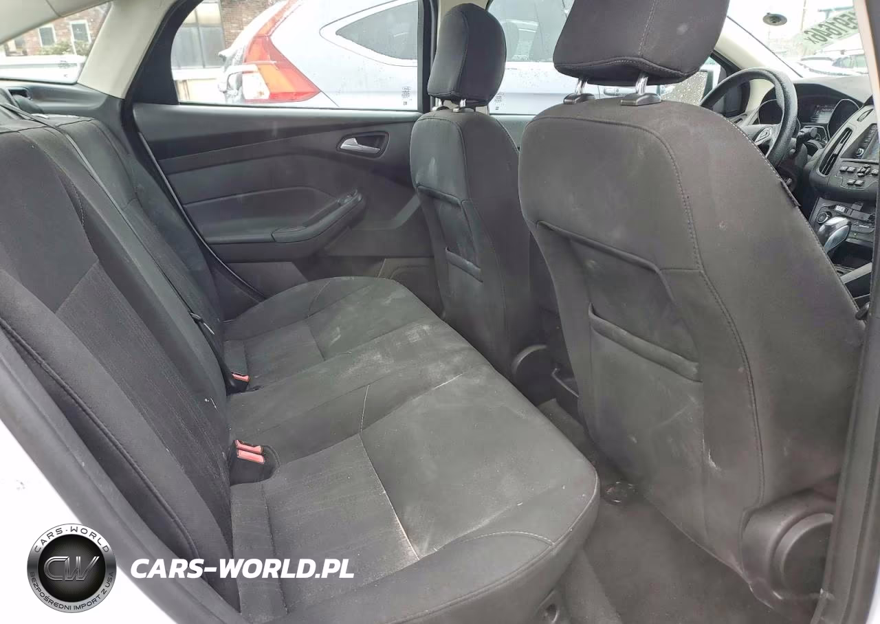 2016 Ford Focus Se VIN:1FADP3F23GL247700 - 10