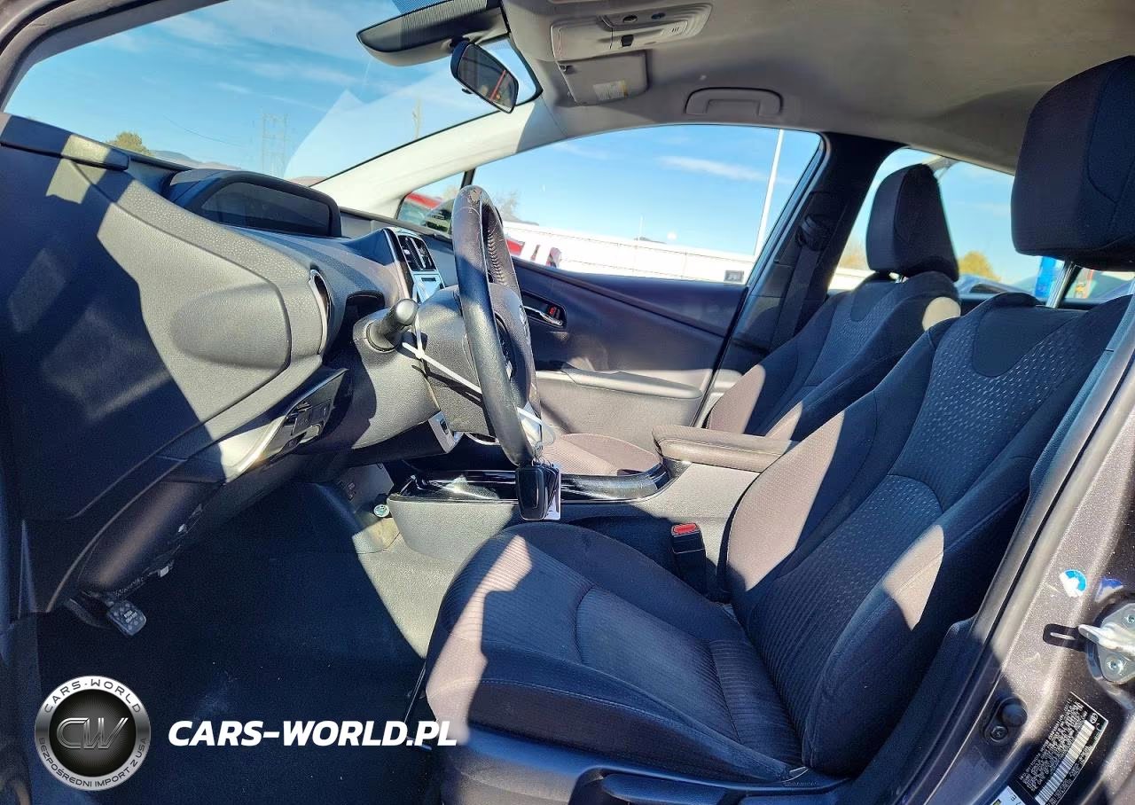 2017 Toyota Prius Prime Plus VIN:JTDKARFP6H3013313 - 7