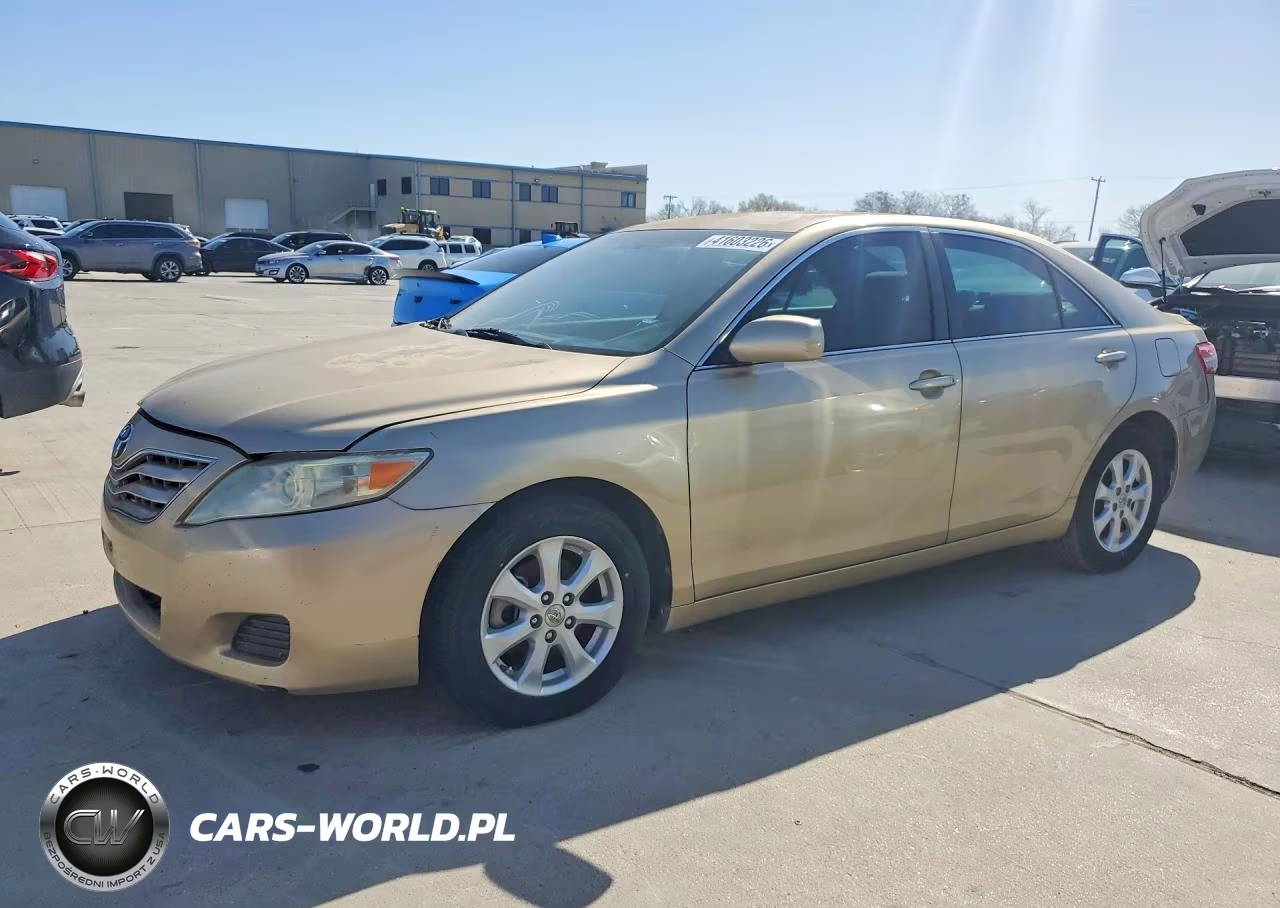 2011 Toyota Camry Le – zdjęcie 1 z 12