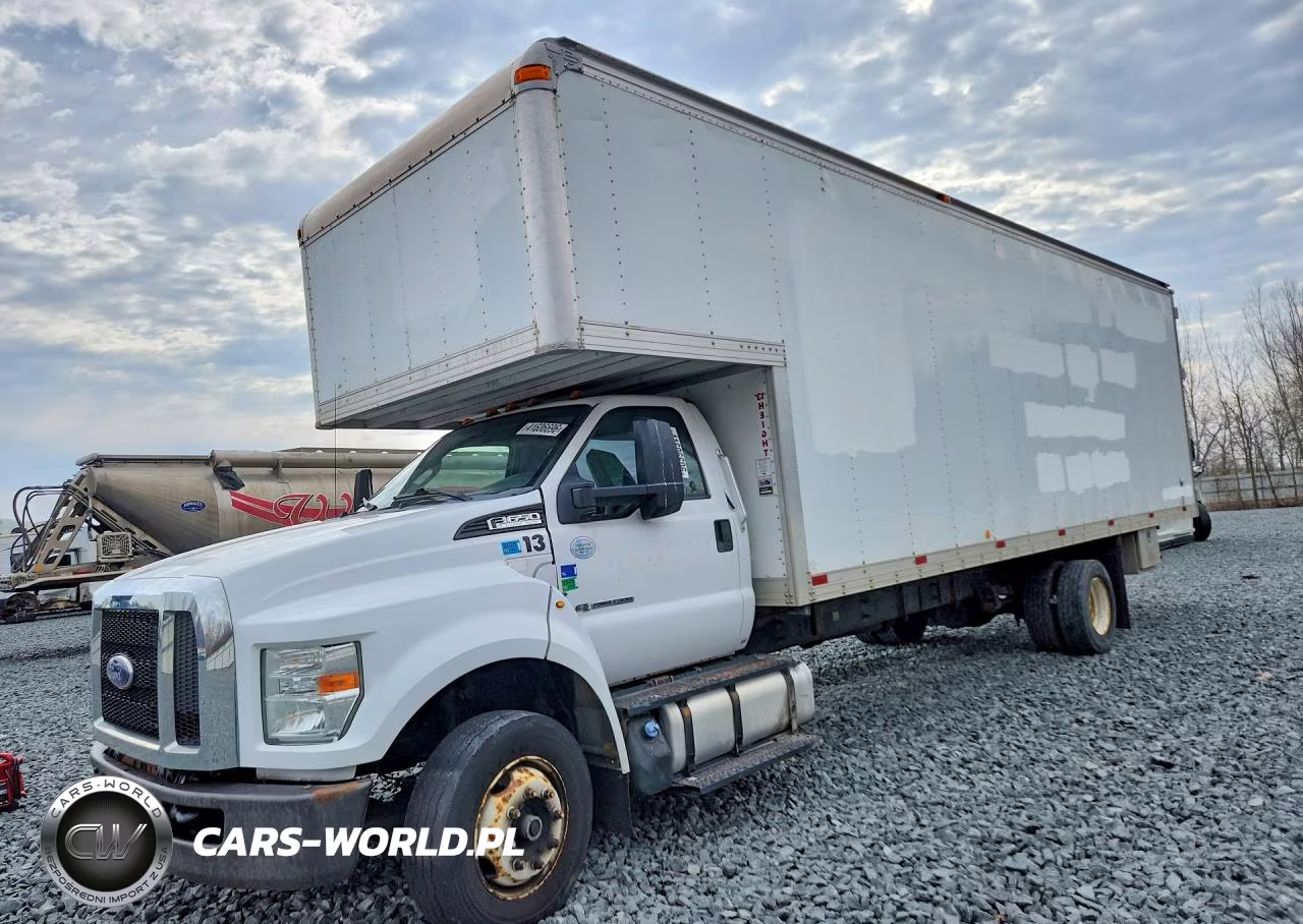2016 Ford F650 Super Duty Delivery Truck