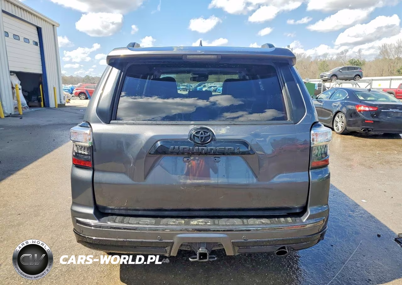 2021 Toyota 4Runner Nightshade Edition VIN:JTEJU5JR6M5930749 - 6