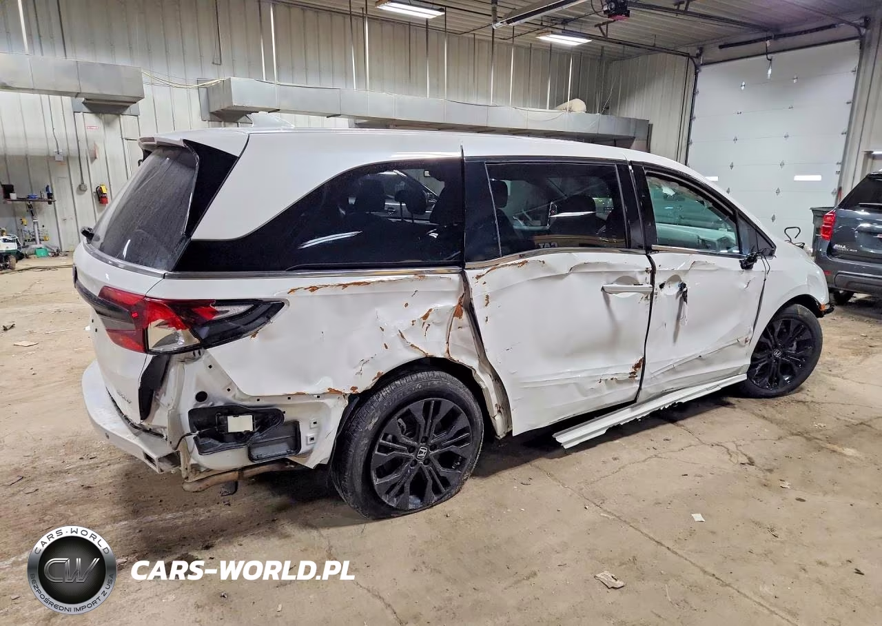 2025 Honda Odyssey Sport-L VIN:5FNRL6H74SB056370 - 3