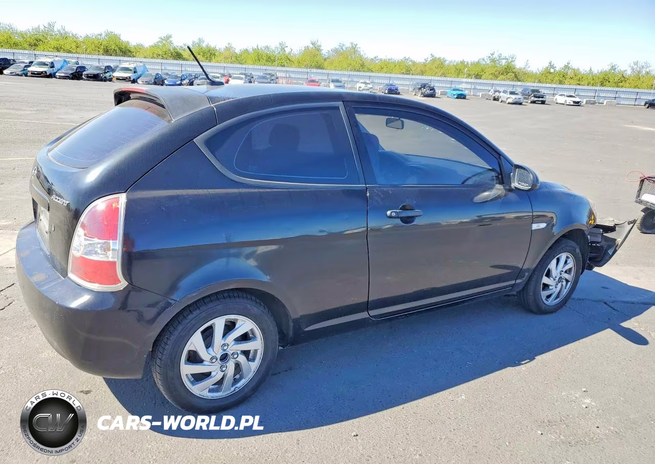 2008 Hyundai Accent Gs VIN:KMHCM36C58U102897 - 3