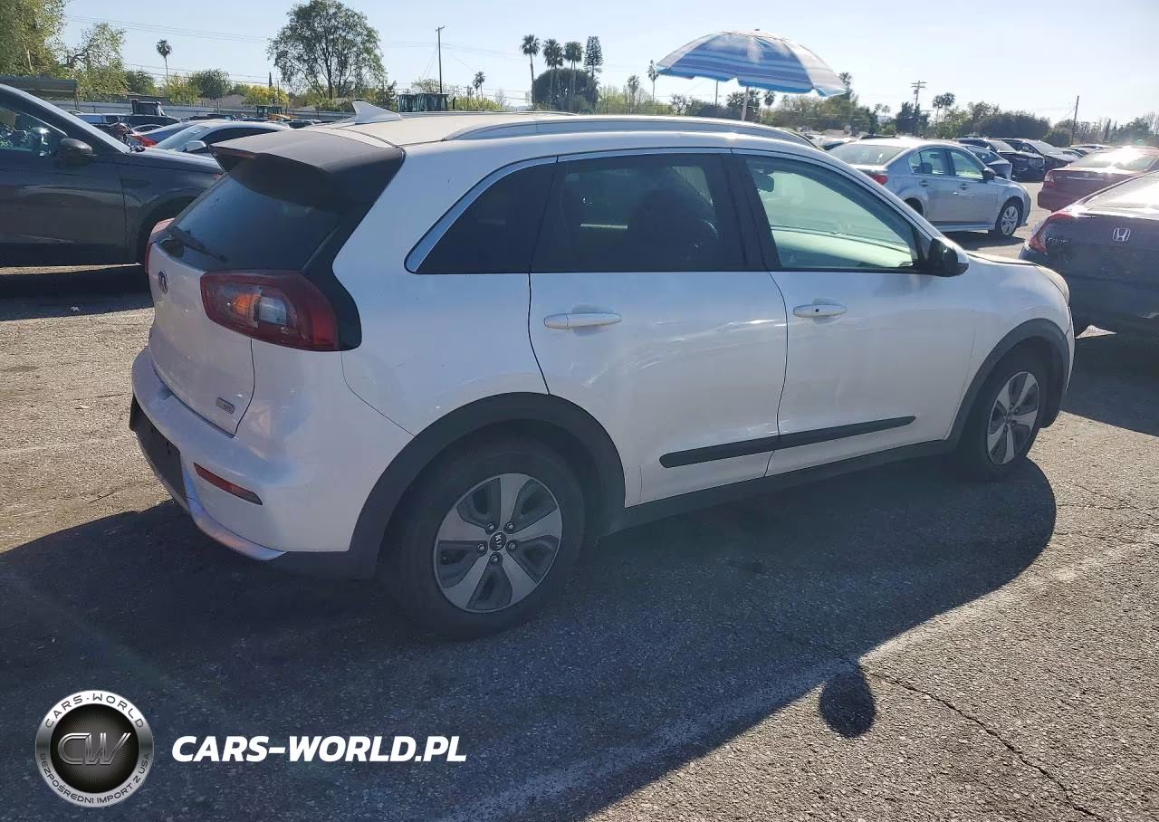 2017 Kia Niro Lx VIN:KNDCB3LC5H5058036 - 3