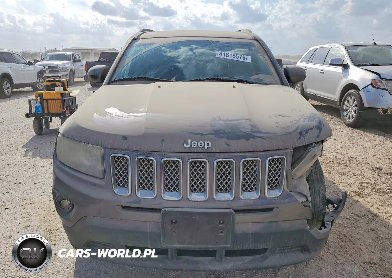 2016 Jeep Compass Latitude VIN:1C4NJCEA5GD715221 - 5