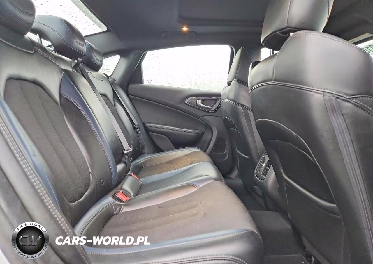 2015 Chrysler 200 S VIN:1C3CCCDGXFN543661 - 10