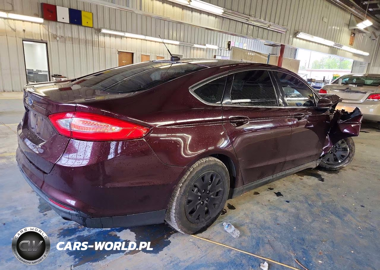 2013 Ford Fusion S VIN:3FA6P0G79DR320325 - 3