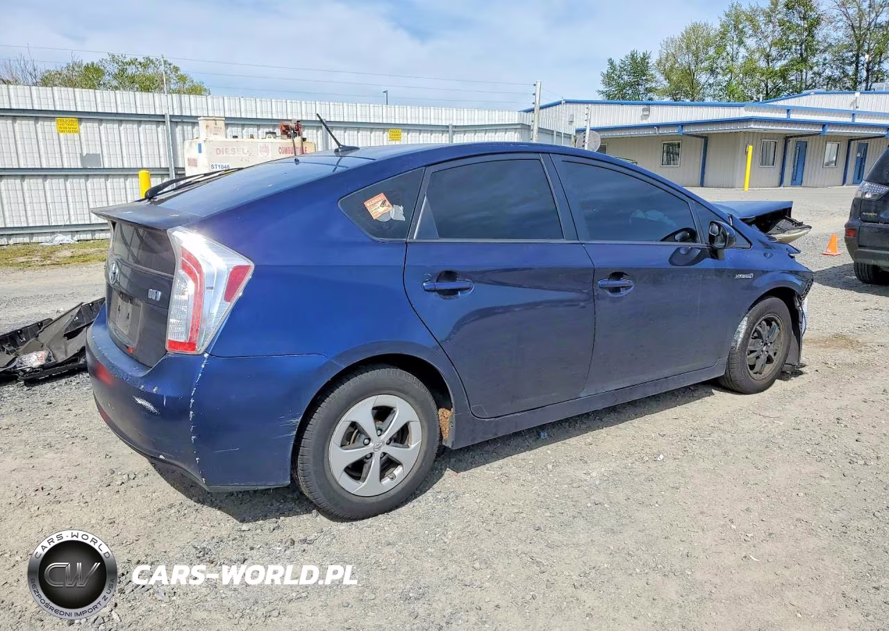 2014 Toyota Prius Three VIN:JTDKN3DUXE1776209 - 3