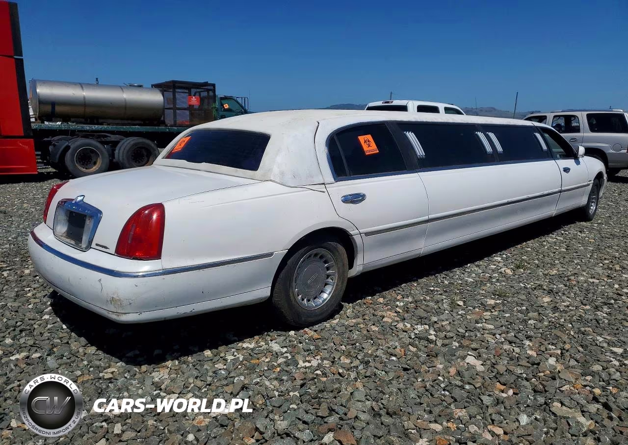 2001 Lincoln Town Car Limousine VIN:1L1FM81W81Y609207 - 3