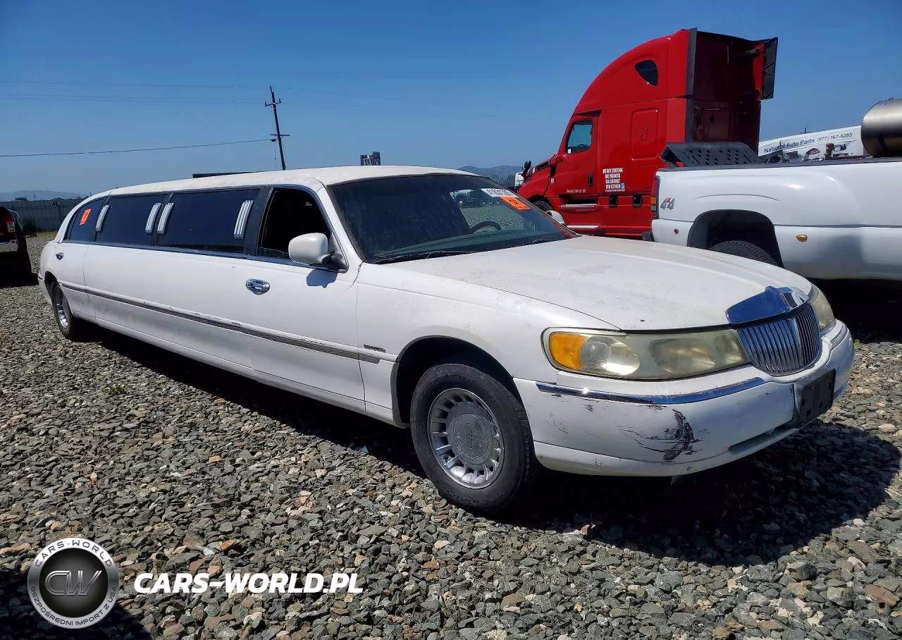 2001 Lincoln Town Car Limousine VIN:1L1FM81W81Y609207 - 4