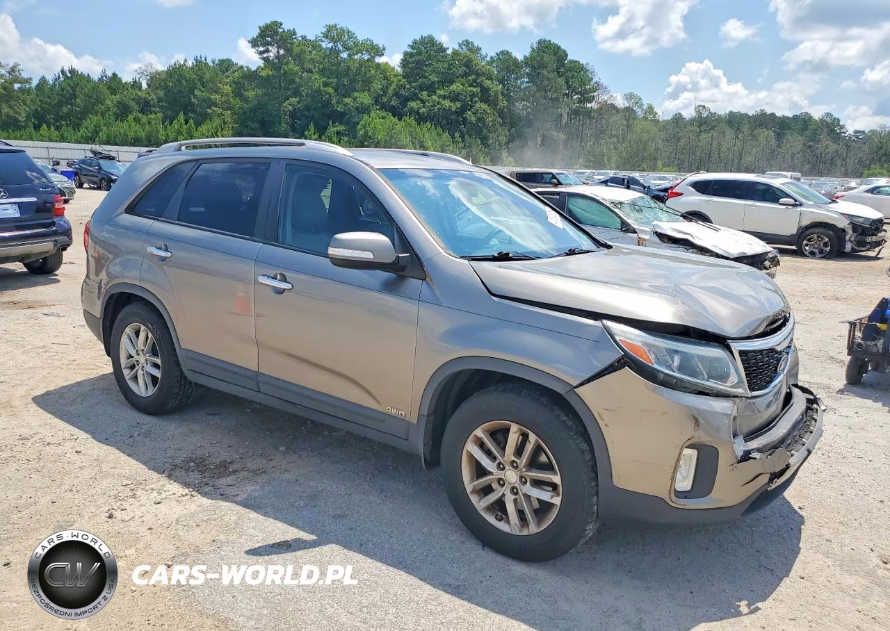 2015 Kia Sorento Lx VIN:5XYKTCA6XFG655743 - 4