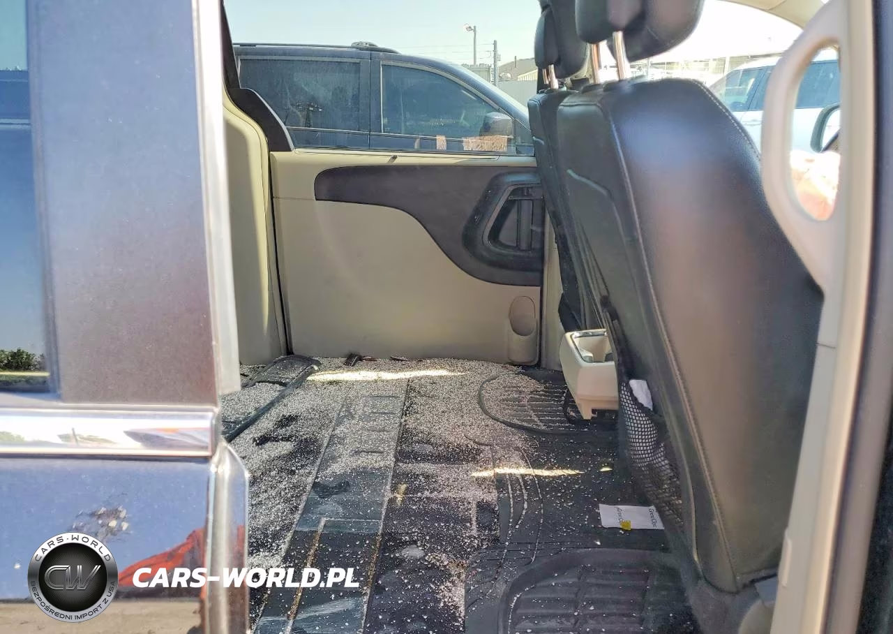 2015 Chrysler Town & Country Touring L VIN:2C4RC1CG5FR756287 - 11