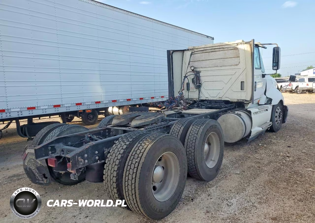 2017 International Prostar Semi Truck VIN:3HSDJAPR4HN473550 - 4