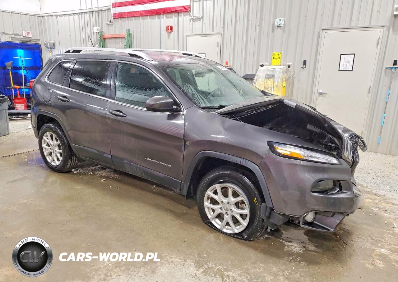 2017 Jeep Cherokee Latitude VIN:1C4PJMCSXHW651466 - 4
