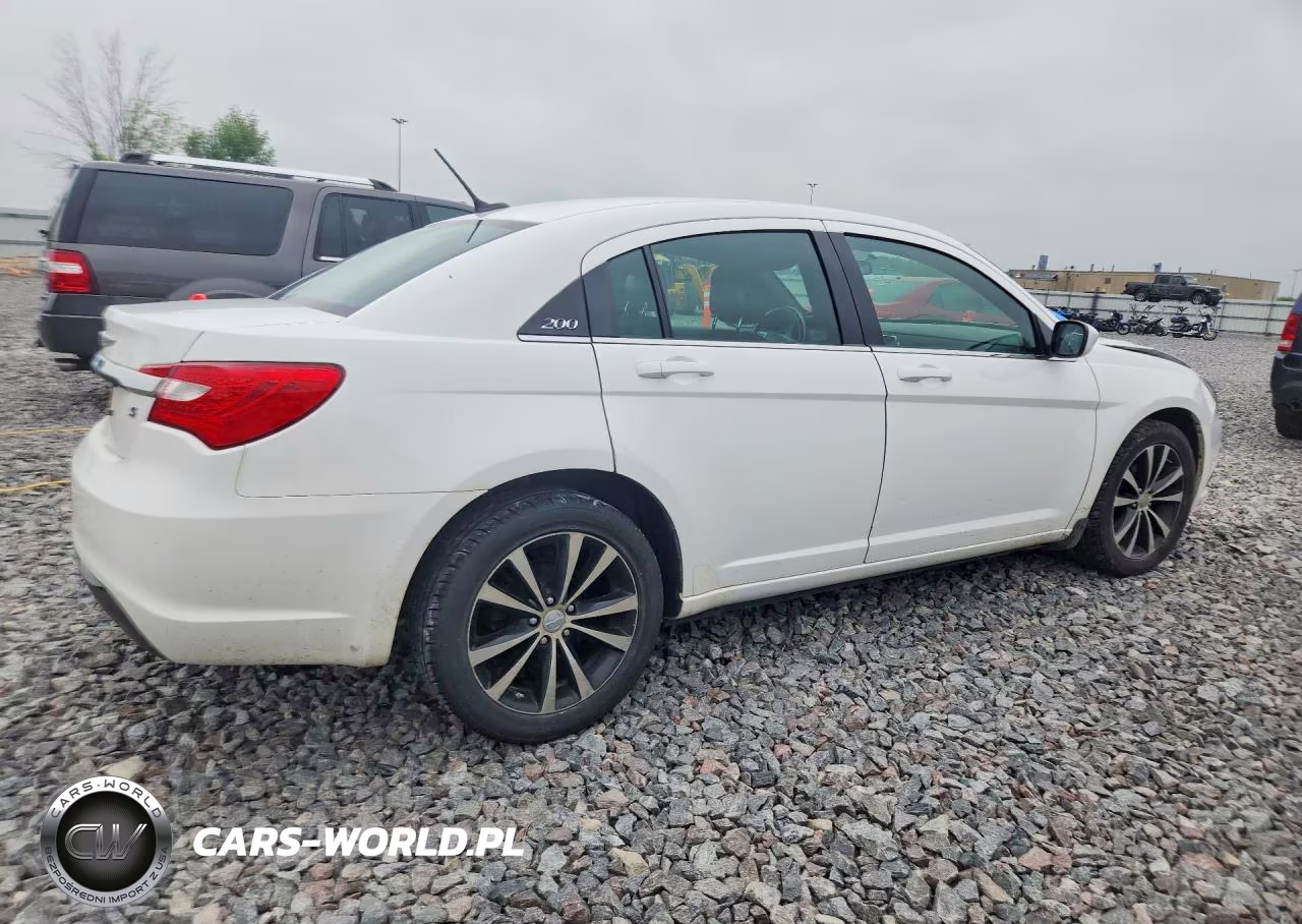 2013 Chrysler 200 Touring VIN:1C3CCBBG3DN738253 - 3