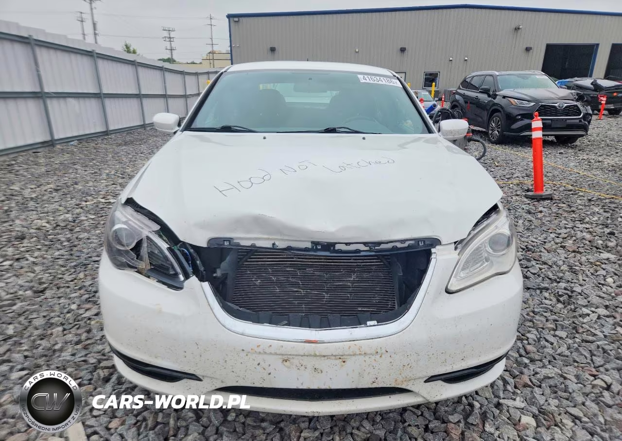 2013 Chrysler 200 Touring VIN:1C3CCBBG3DN738253 - 4
