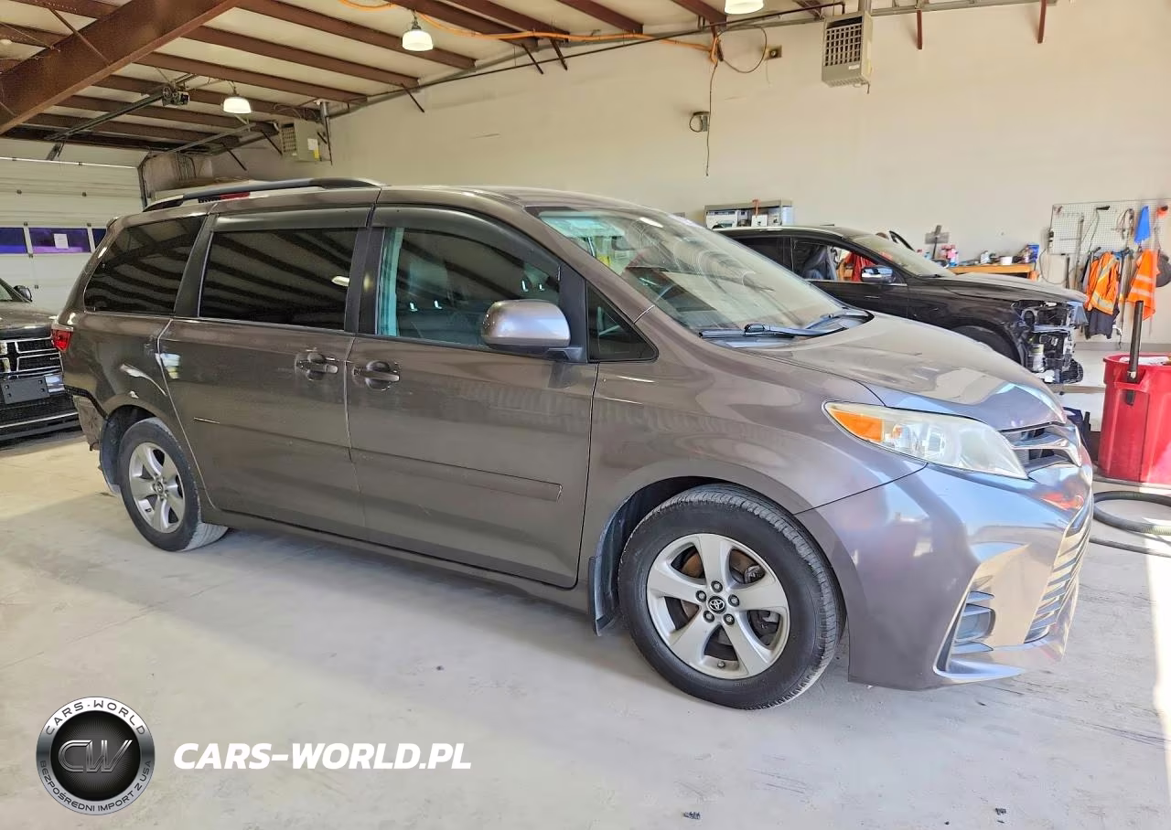 2019 Toyota Sienna Le VIN:5TDKZ3DC0KS969110 - 4