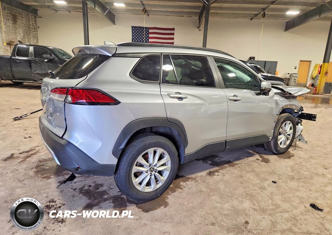 2023 Toyota Corolla Cross Le VIN:7MUCAABG3PV075864 - 3
