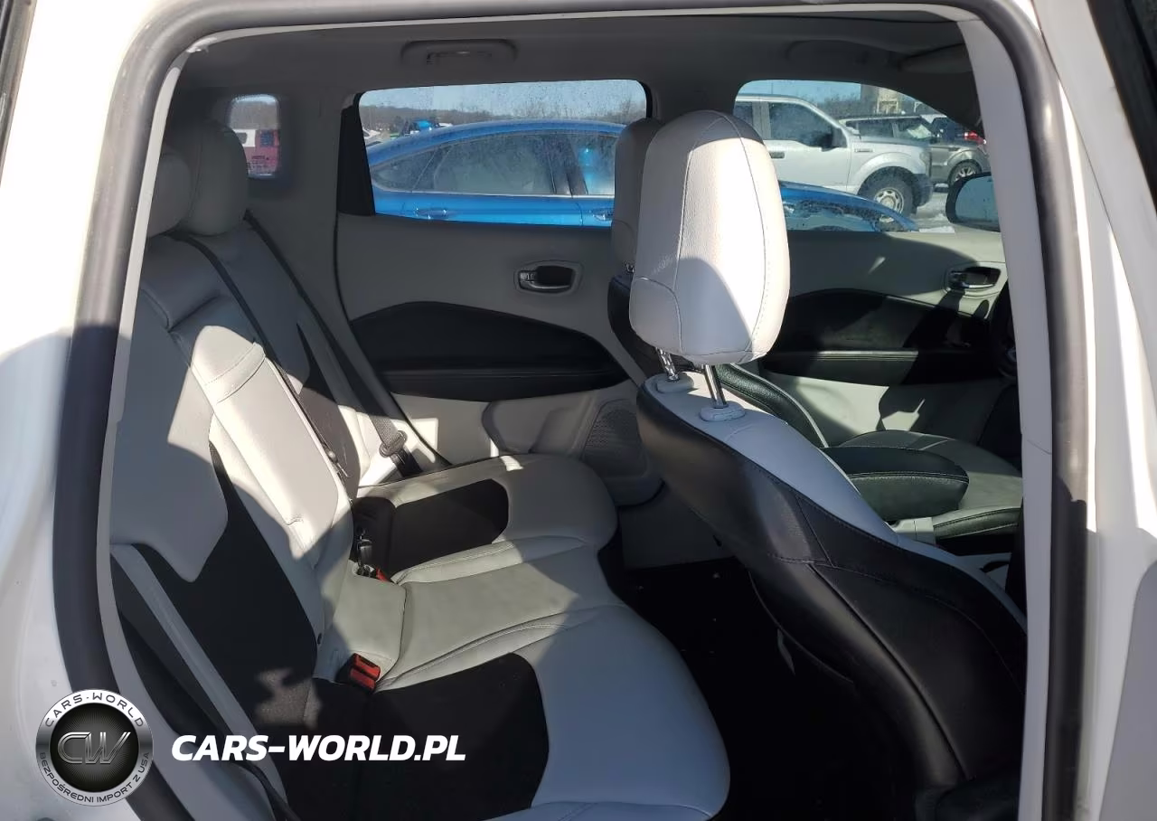 2018 Jeep Compass Latitude VIN:3C4NJCBB4JT488358 - 10