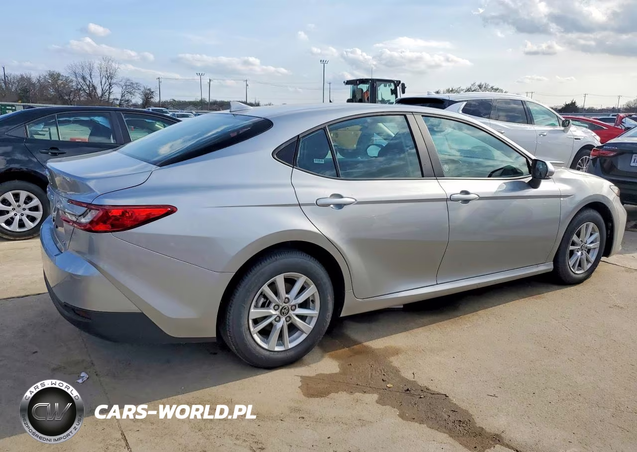 2026 Toyota Camry Le VIN:4T1DAACKXTU255930 - 3