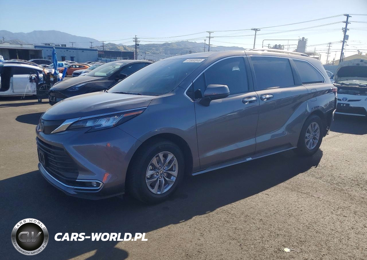 2022 Toyota Sienna Xle 8-Passenger