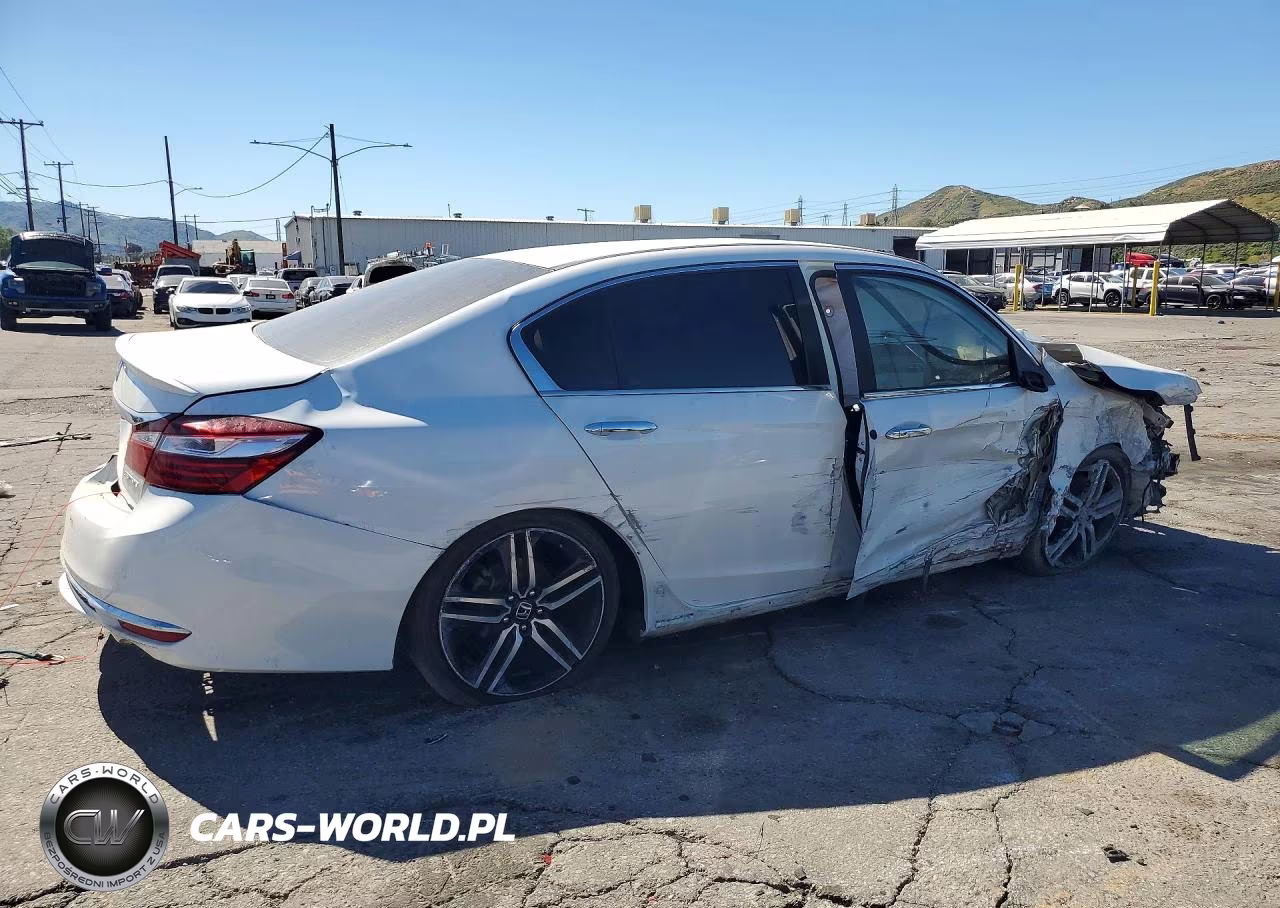 2017 Honda Accord Sport VIN:1HGCR2F5XHA014805 - 3