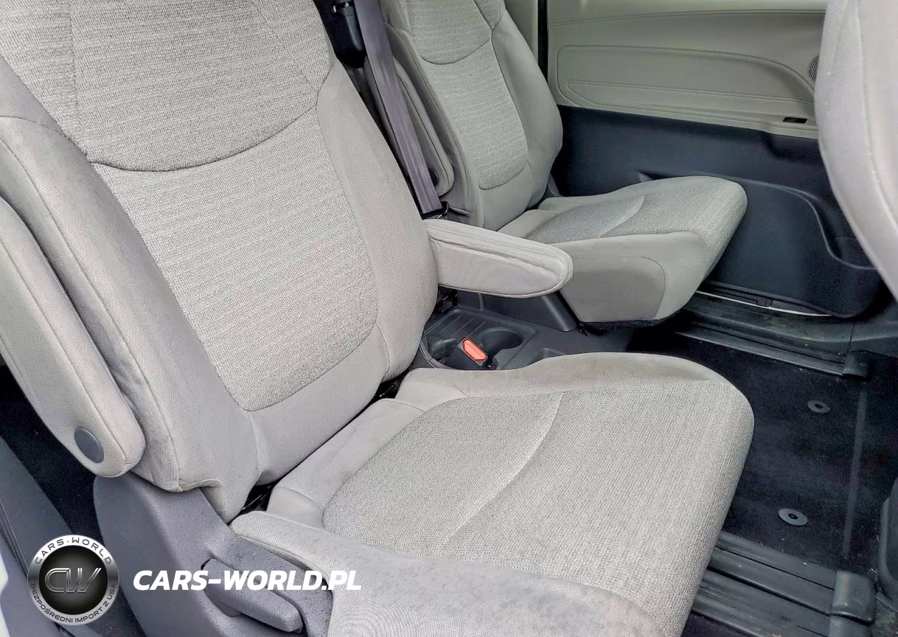 2021 Toyota Sienna Le VIN:5TDGRKEC9MS013576 - 11