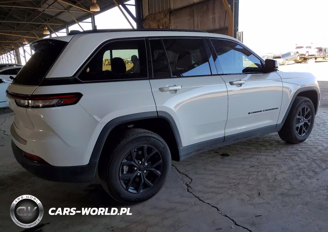 2024 Jeep Grand Cherokee Laredo VIN:1C4RJHAGXRC261386 - 3