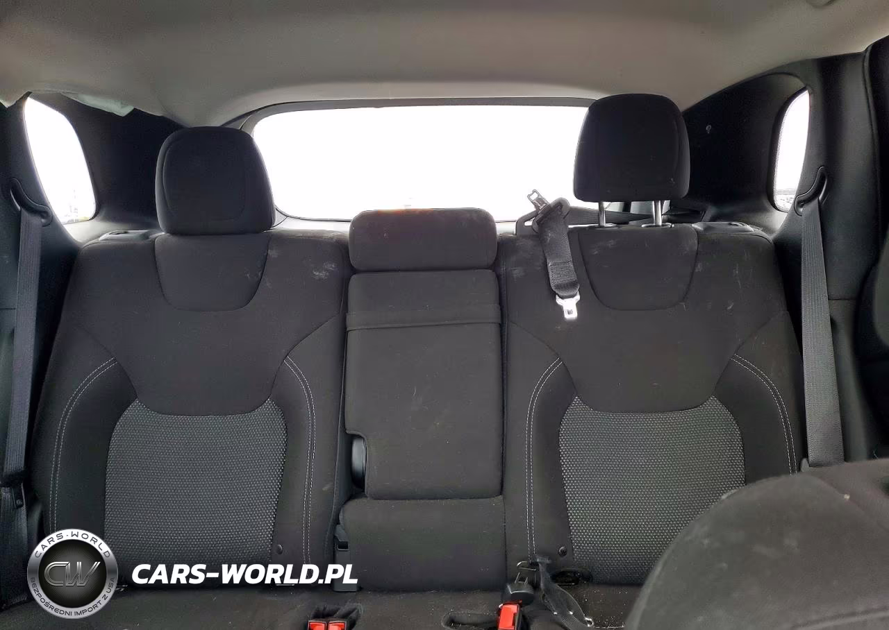 2019 Jeep Cherokee Latitude VIN:1C4PJLCB3KD242206 - 10