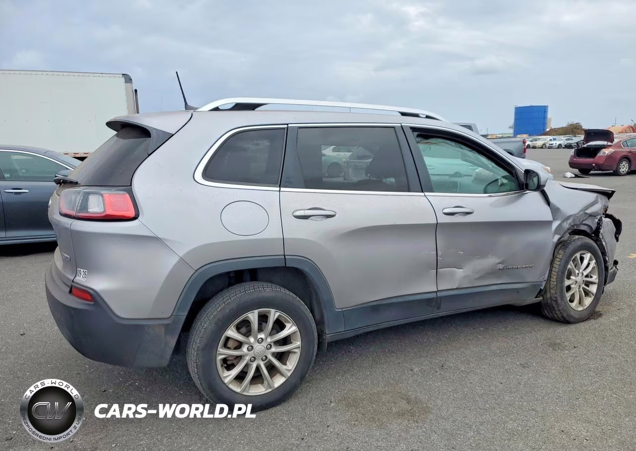 2019 Jeep Cherokee Latitude VIN:1C4PJLCB3KD242206 - 3