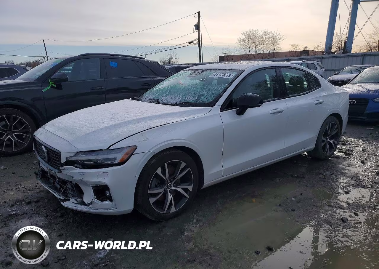 2024 Volvo S60 Plus – zdjęcie 1 z 12