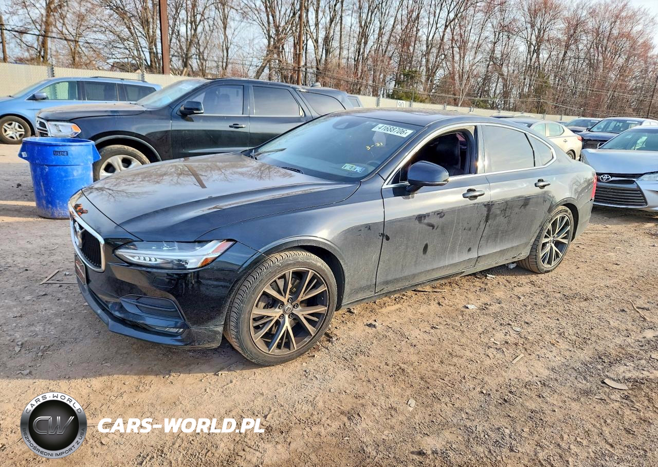 2017 Volvo S90 T6 Momentum