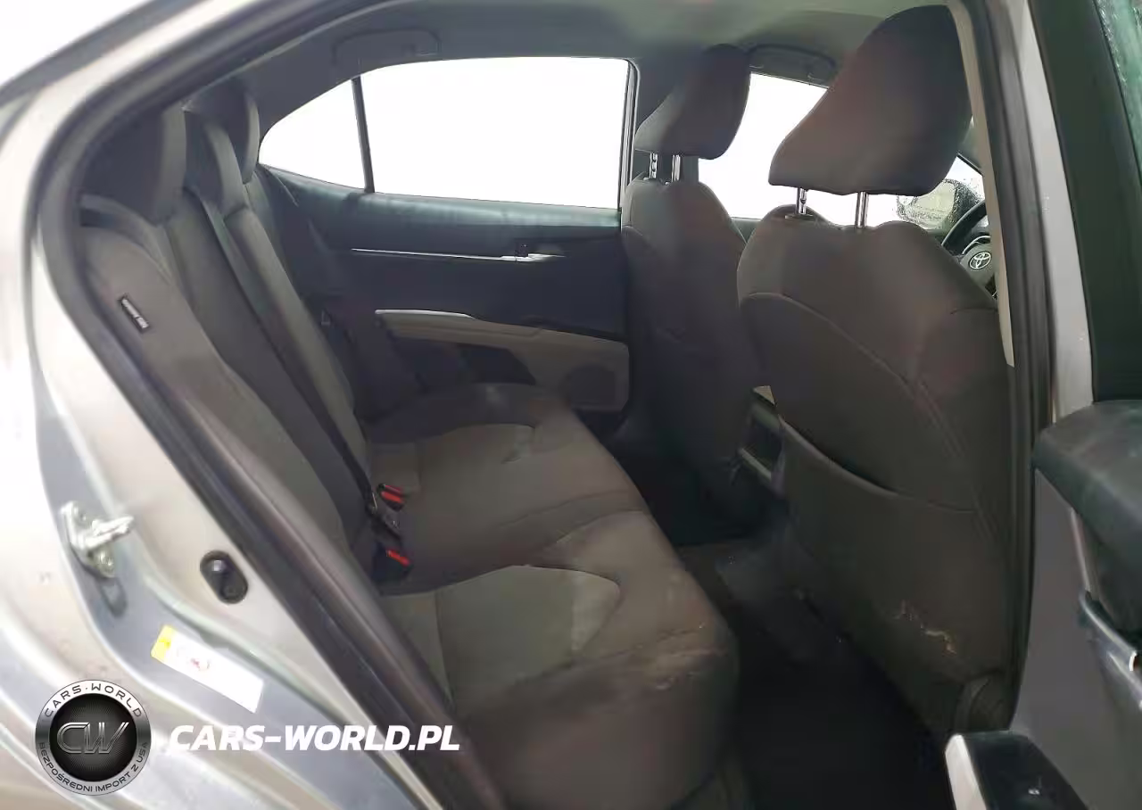 2018 Toyota Camry Le VIN:4T1B11HK7JU053284 - 10
