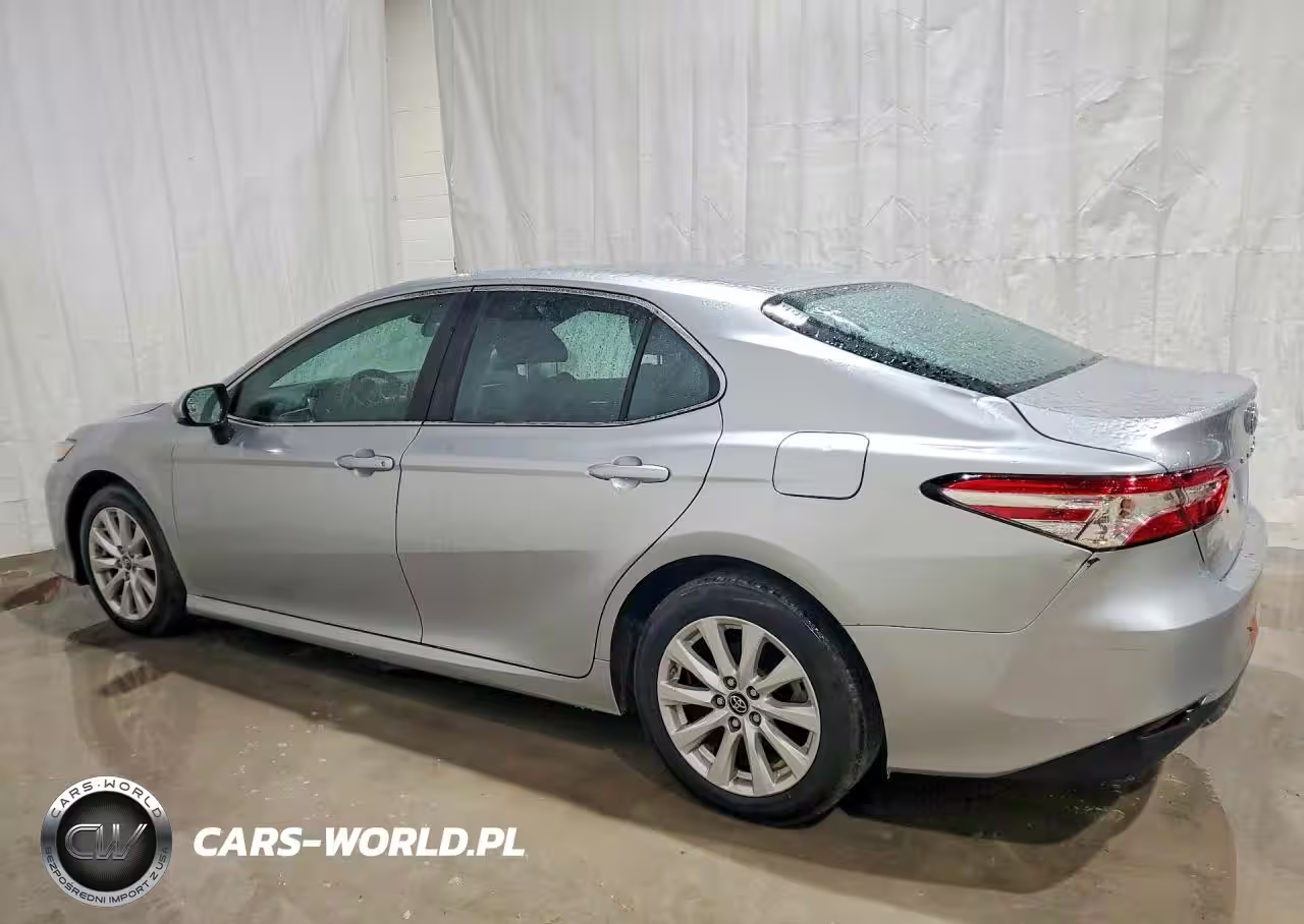 2018 Toyota Camry Le VIN:4T1B11HK7JU053284 - 2