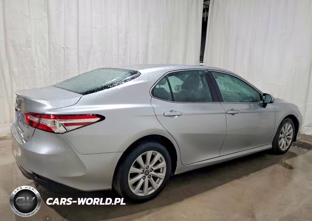 2018 Toyota Camry Le VIN:4T1B11HK7JU053284 - 3